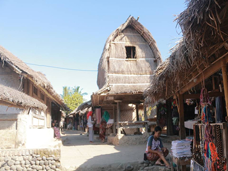 hari 5 - Rumah adat Desa Sasak Ende